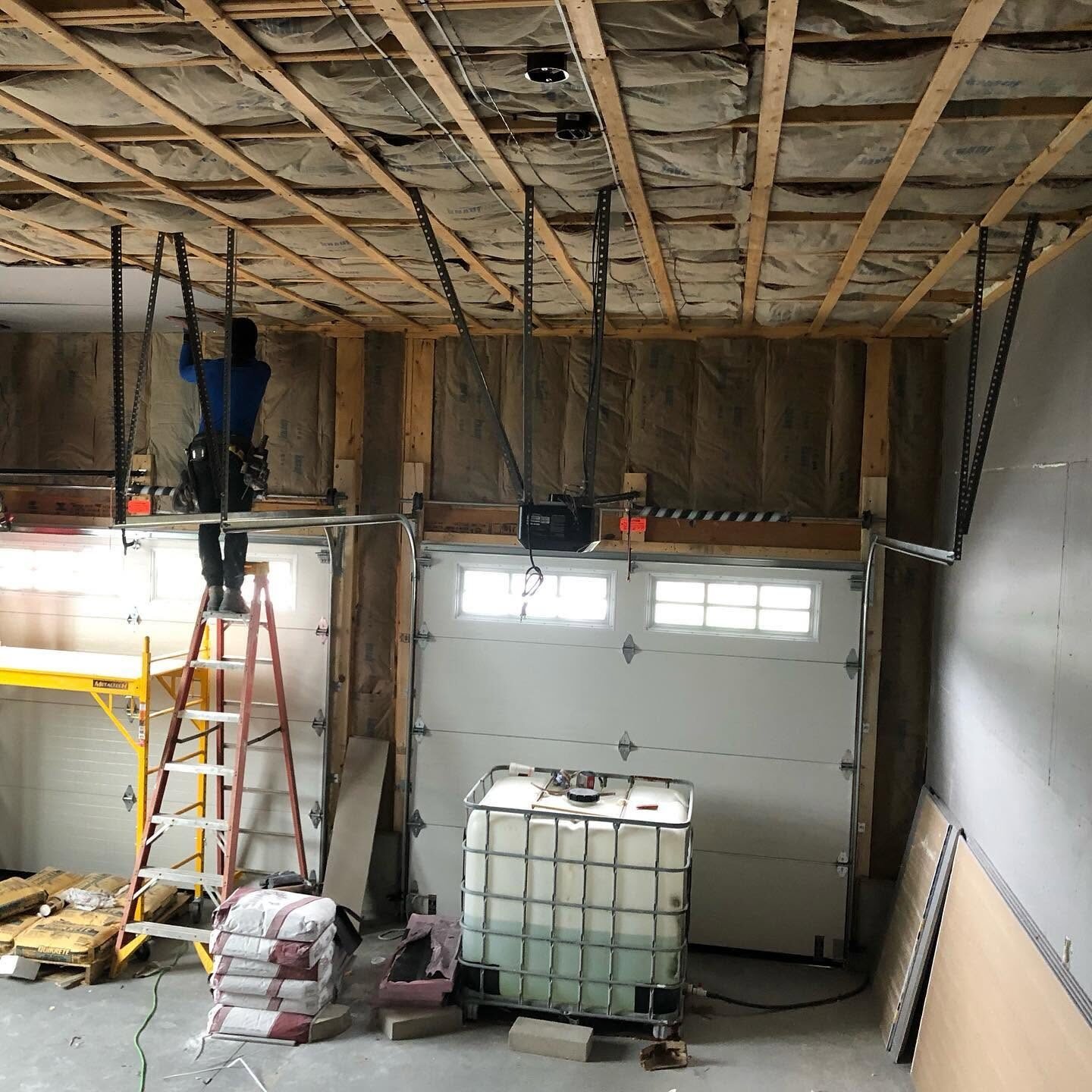 Garage with insulation and sheetrock going up